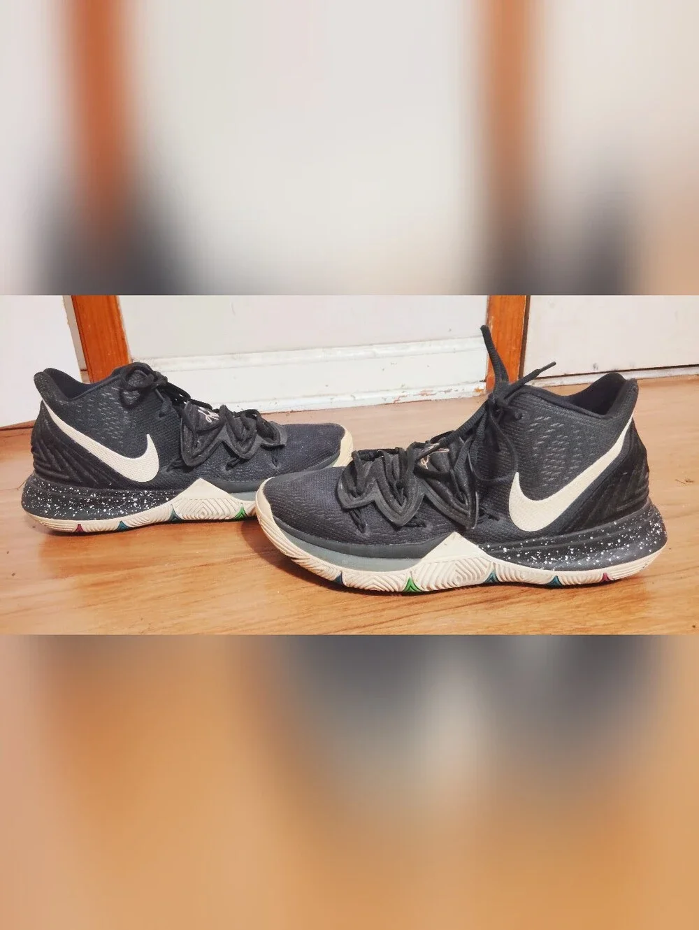 Nike Kyrie 5 Black White Blue Basketball Shoes Size 10.5